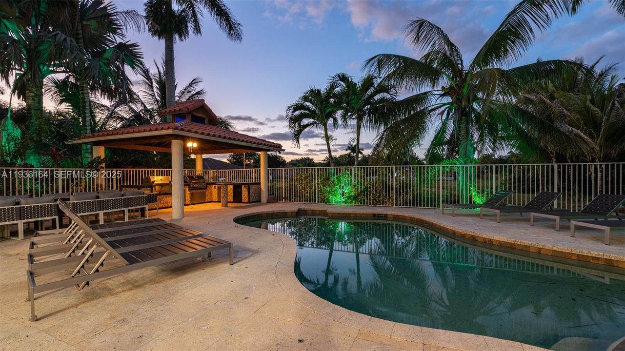 En Renta: $23,995 (9 camas, 6 baños, 8368 Pies cuadrados)