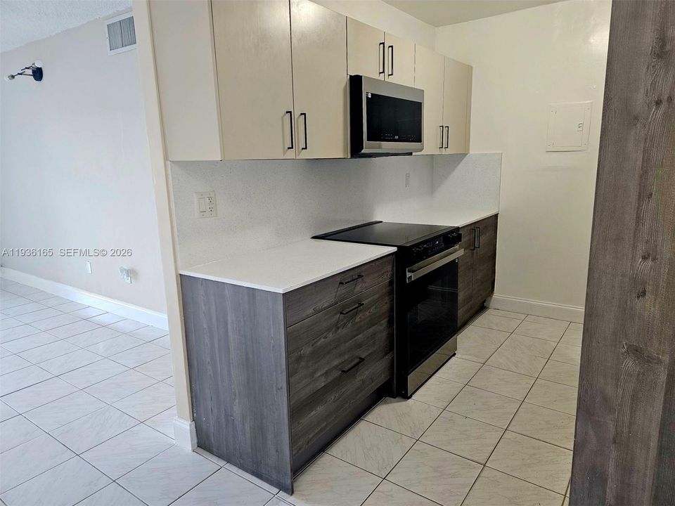 В аренду: $2,250 (2 спален, 2 ванн, 852 Квадратных фут)