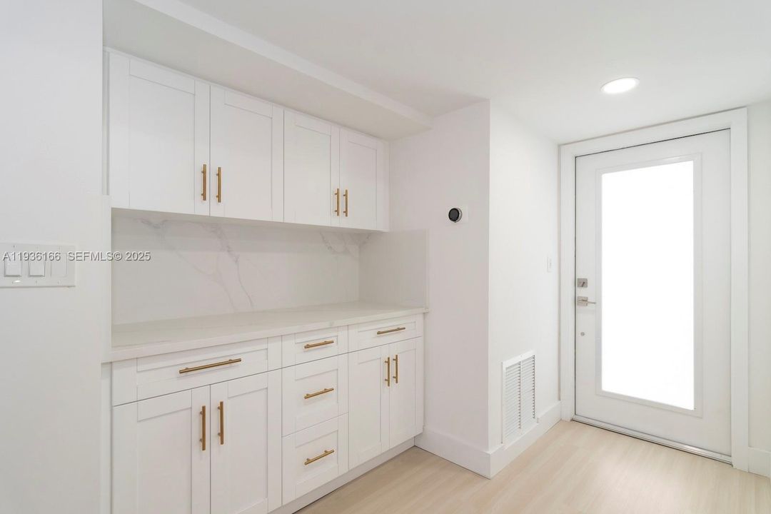 For Sale: $729,000 (2 beds, 2 baths, 1310 Square Feet)