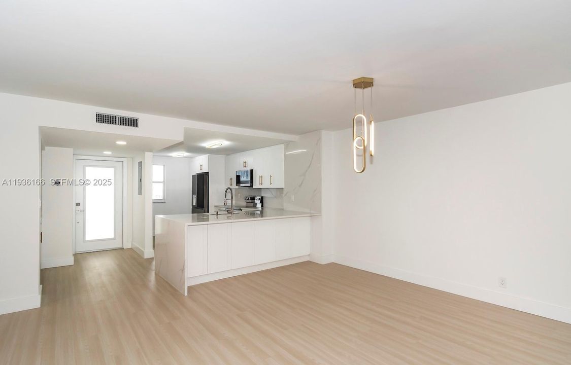 For Sale: $729,000 (2 beds, 2 baths, 1310 Square Feet)