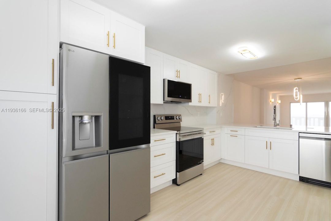 For Sale: $729,000 (2 beds, 2 baths, 1310 Square Feet)
