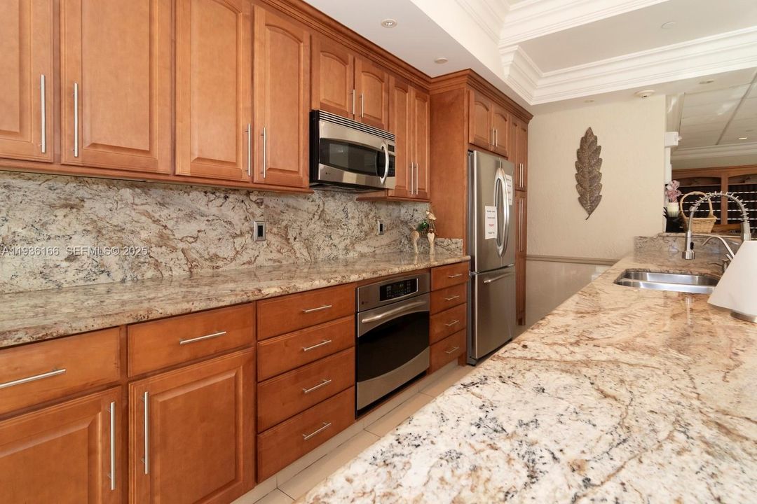 For Sale: $729,000 (2 beds, 2 baths, 1310 Square Feet)