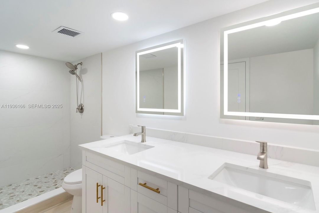 For Sale: $729,000 (2 beds, 2 baths, 1310 Square Feet)