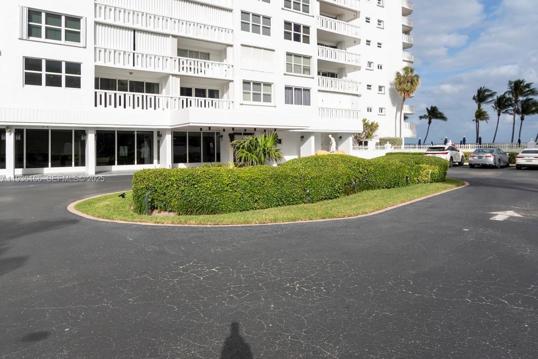 For Sale: $729,000 (2 beds, 2 baths, 1310 Square Feet)