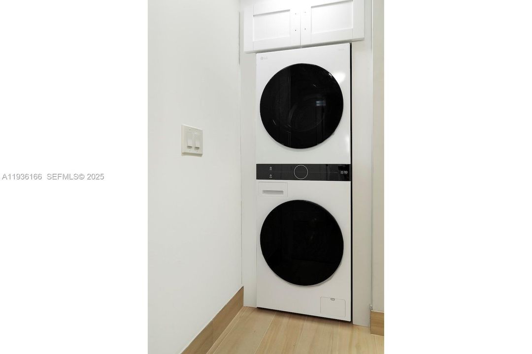 For Sale: $729,000 (2 beds, 2 baths, 1310 Square Feet)