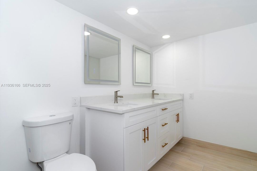 For Sale: $729,000 (2 beds, 2 baths, 1310 Square Feet)