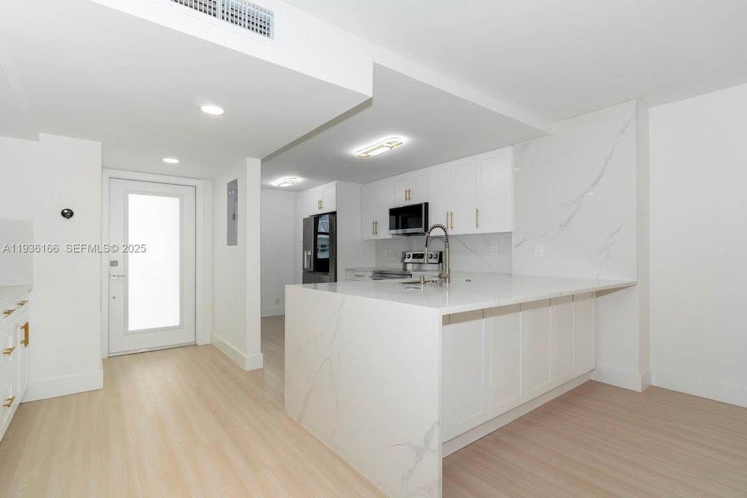 For Sale: $729,000 (2 beds, 2 baths, 1310 Square Feet)