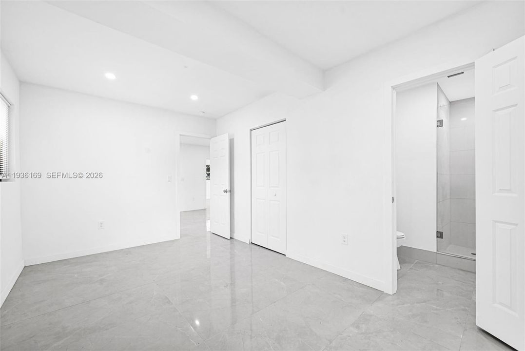 En Venta: $499,900 (3 camas, 3 baños, 1056 Pies cuadrados)