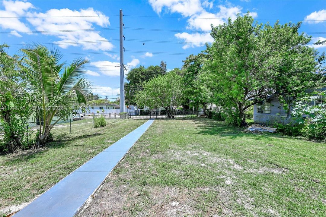 En Venta: $499,900 (3 camas, 3 baños, 1056 Pies cuadrados)