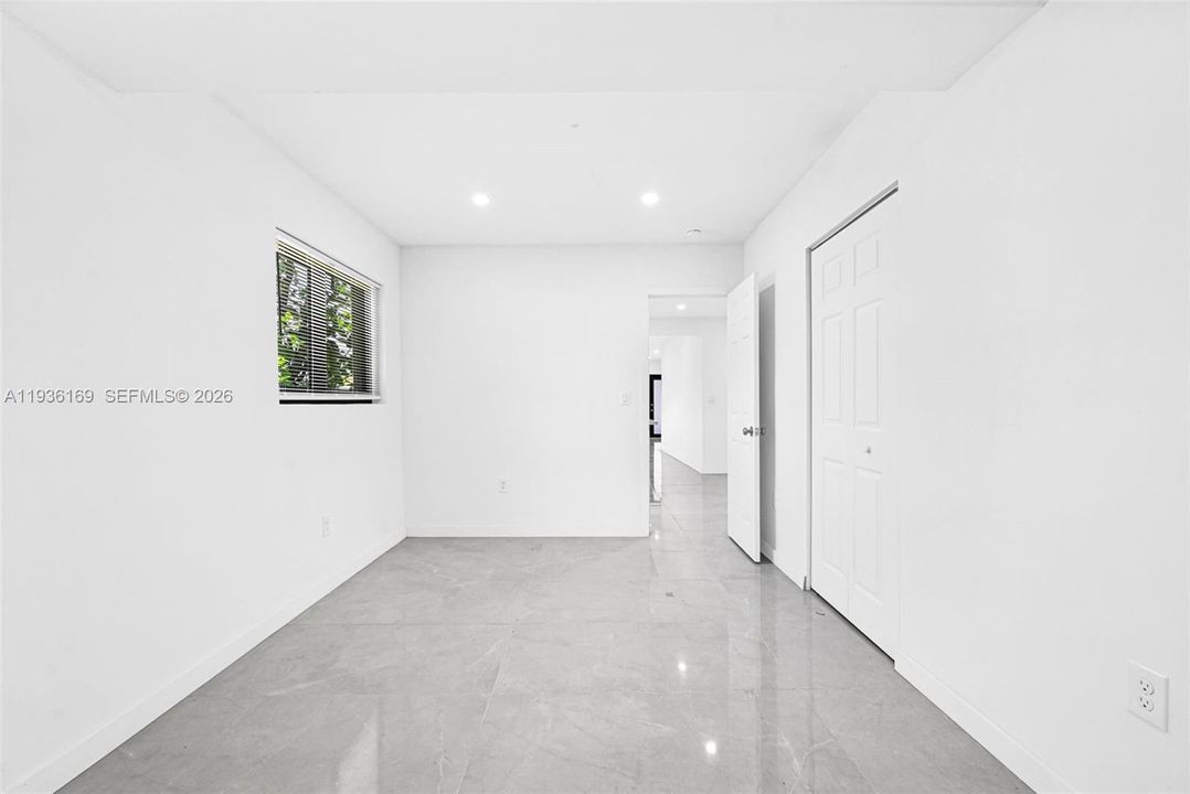 En Venta: $499,900 (3 camas, 3 baños, 1056 Pies cuadrados)