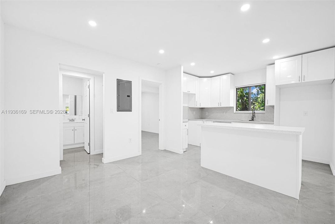 En Venta: $499,900 (3 camas, 3 baños, 1056 Pies cuadrados)