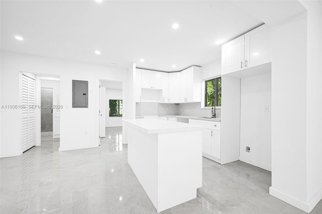 En Venta: $499,900 (3 camas, 3 baños, 1056 Pies cuadrados)