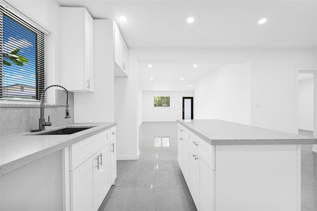 En Venta: $499,900 (3 camas, 3 baños, 1056 Pies cuadrados)