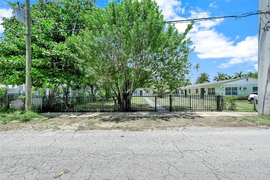 En Venta: $499,900 (3 camas, 3 baños, 1056 Pies cuadrados)