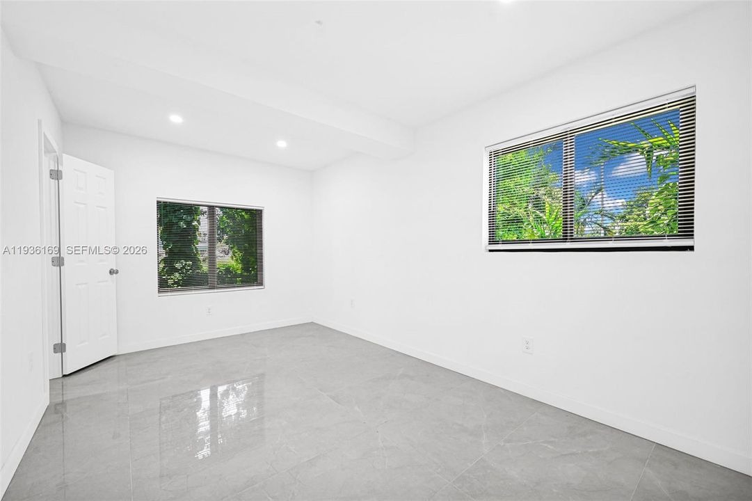 En Venta: $499,900 (3 camas, 3 baños, 1056 Pies cuadrados)