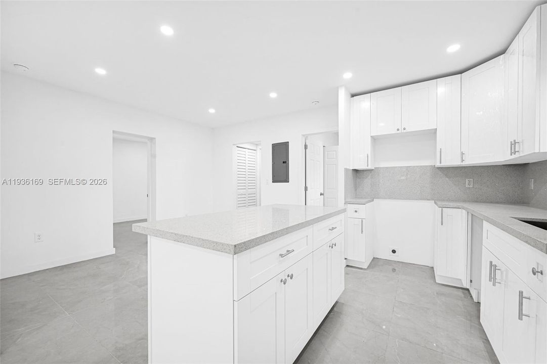 En Venta: $499,900 (3 camas, 3 baños, 1056 Pies cuadrados)