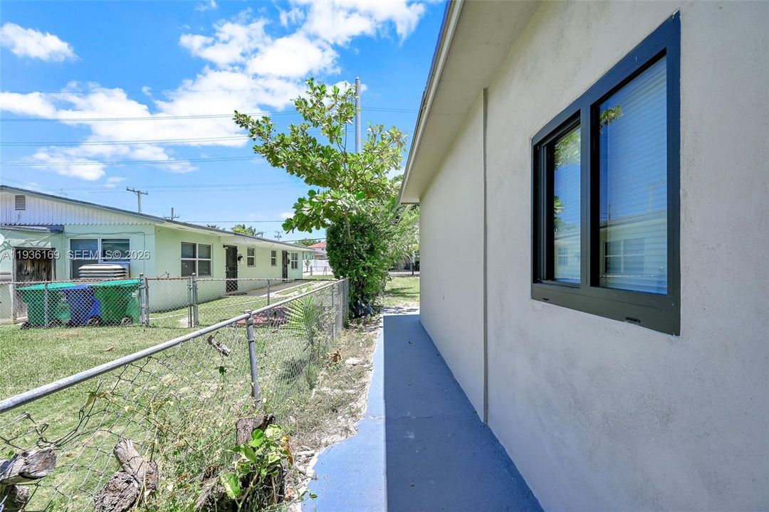 En Venta: $499,900 (3 camas, 3 baños, 1056 Pies cuadrados)