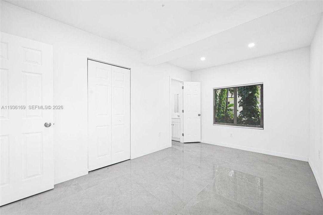 En Venta: $499,900 (3 camas, 3 baños, 1056 Pies cuadrados)