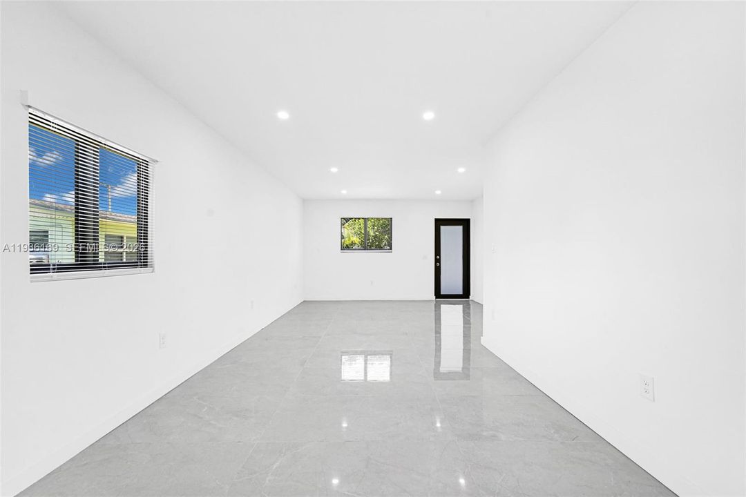 En Venta: $499,900 (3 camas, 3 baños, 1056 Pies cuadrados)