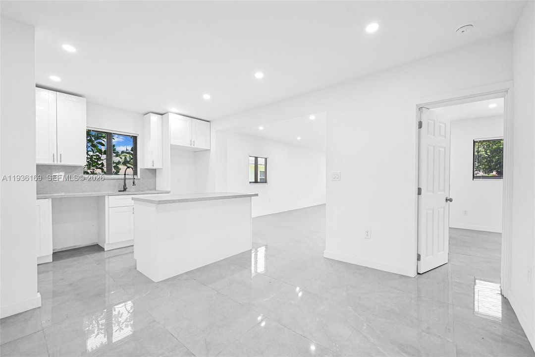 En Venta: $499,900 (3 camas, 3 baños, 1056 Pies cuadrados)