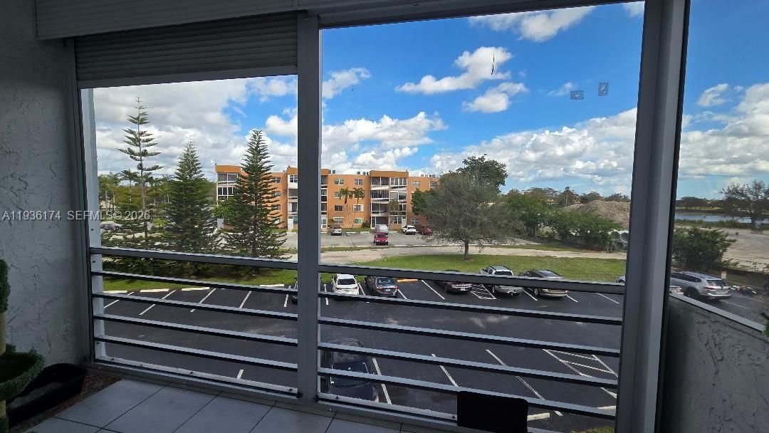 For Rent: $1,650 (2 beds, 2 baths, 868 Square Feet)