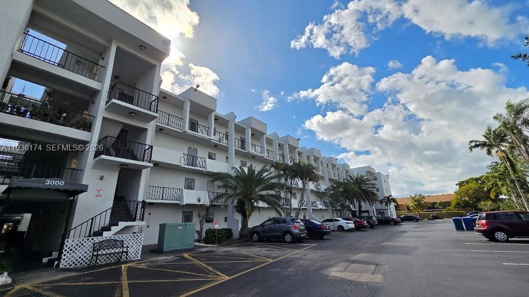 For Rent: $1,650 (2 beds, 2 baths, 868 Square Feet)