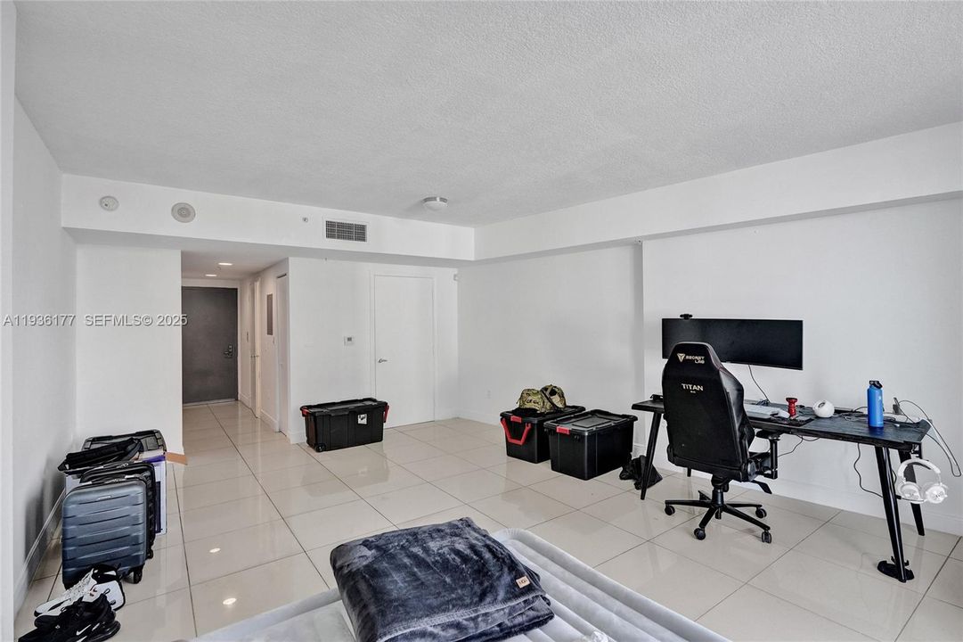 For Rent: $2,150 (0 beds, 1 baths, 508 Square Feet)