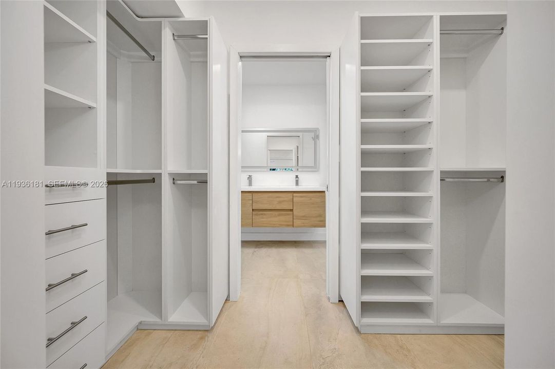 待售: $1,285,000 (4 贝兹, 3 浴室, 2020 平方英尺)