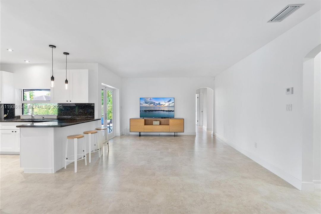 For Rent: $7,900 (4 beds, 2 baths, 2469 Square Feet)