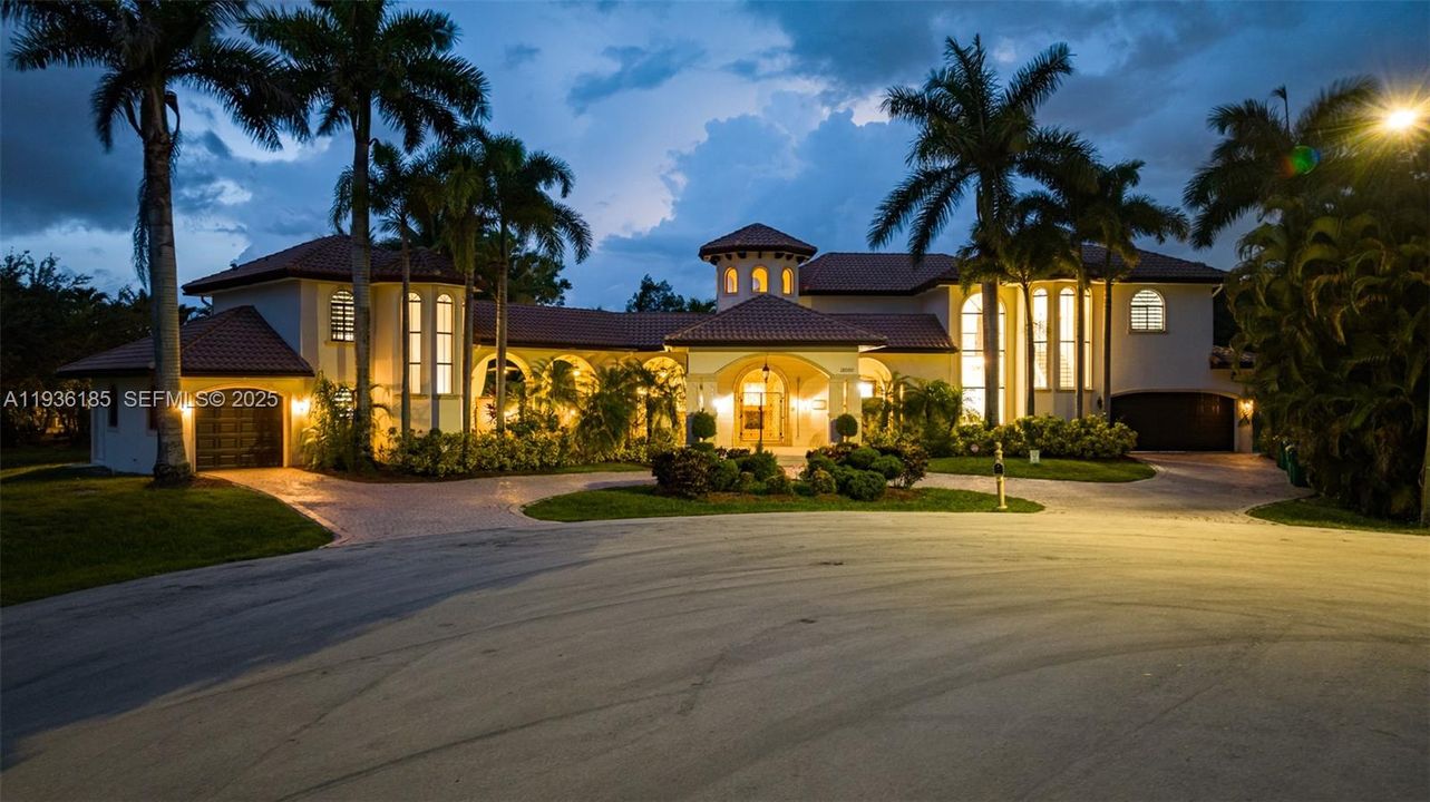 待售: $2,975,000 (8 贝兹, 5 浴室, 4958 平方英尺)