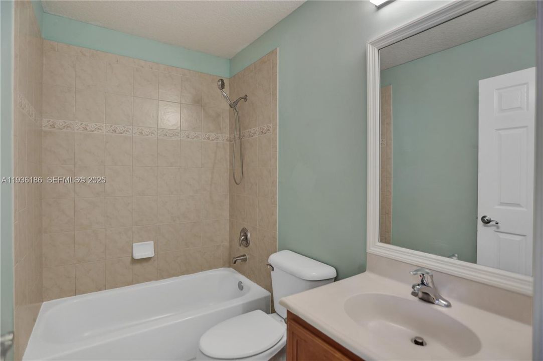 En Renta: $2,600 (3 camas, 2 baños, 1418 Pies cuadrados)