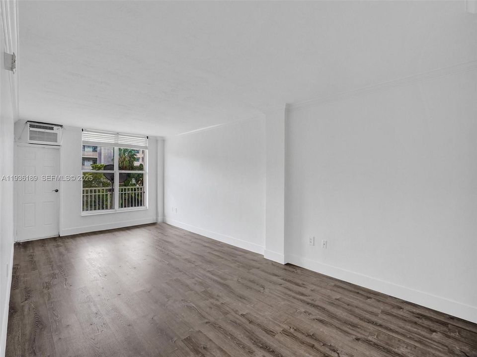 For Rent: $2,350 (1 beds, 1 baths, 730 Square Feet)