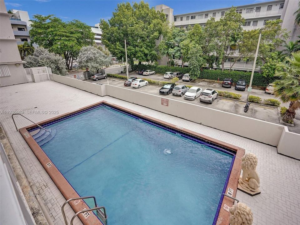 For Rent: $2,350 (1 beds, 1 baths, 730 Square Feet)