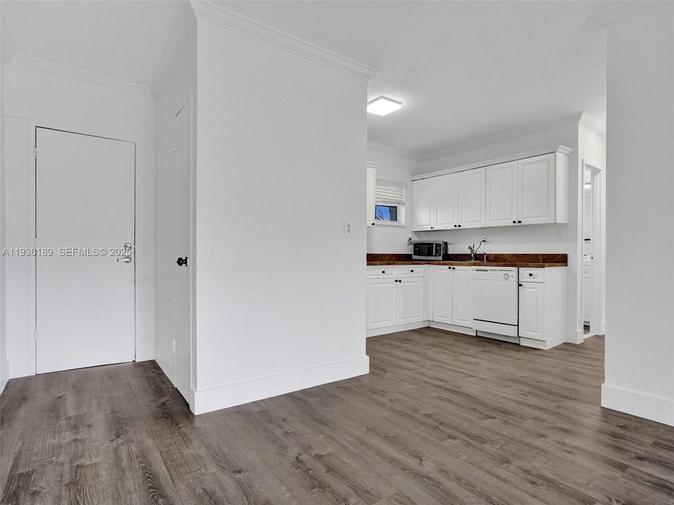 For Rent: $2,350 (1 beds, 1 baths, 730 Square Feet)