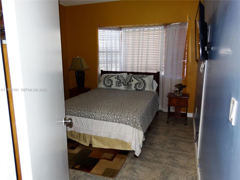 For Sale: $419,999 (4 beds, 3 baths, 1471 Square Feet)