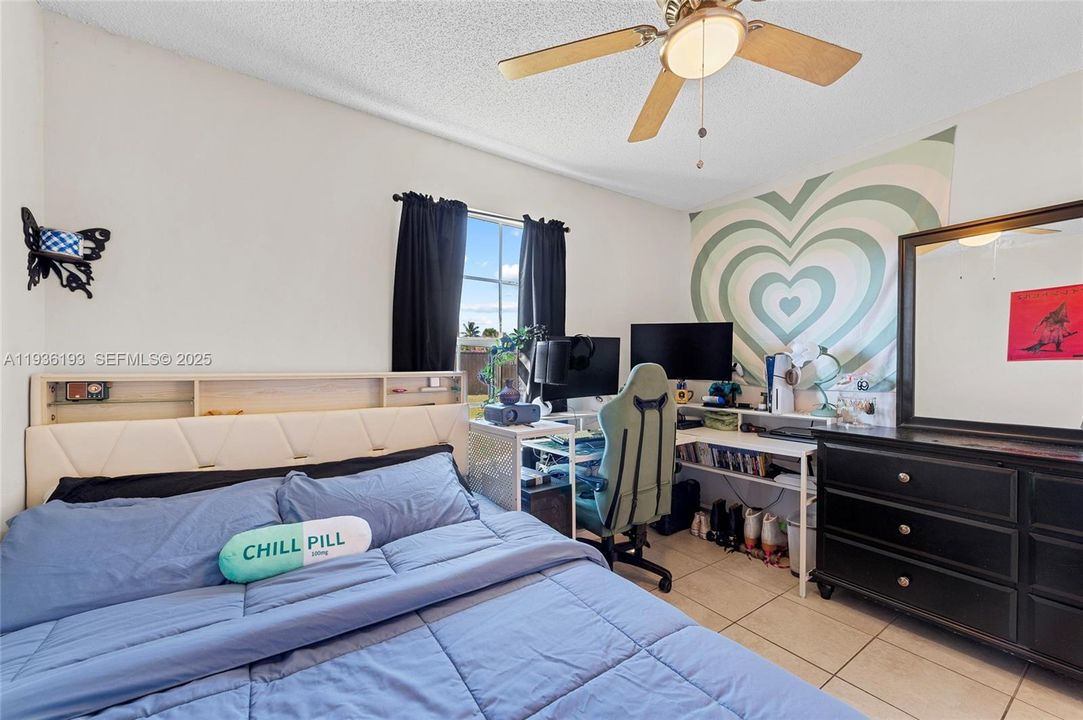 待售: $395,000 (3 贝兹, 2 浴室, 1900 平方英尺)