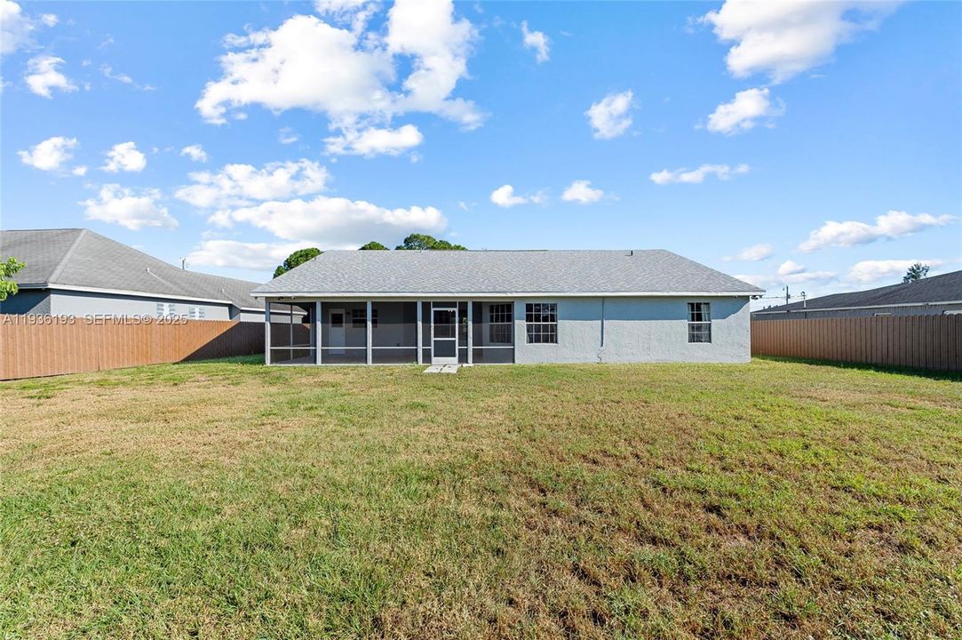 待售: $395,000 (3 贝兹, 2 浴室, 1900 平方英尺)