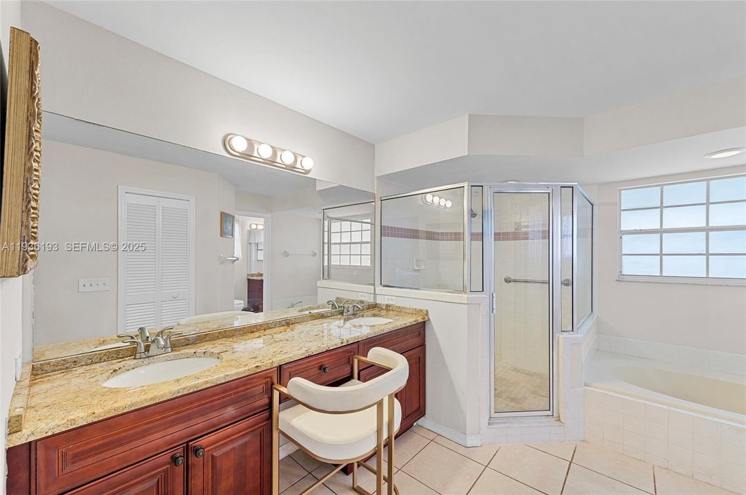 待售: $395,000 (3 贝兹, 2 浴室, 1900 平方英尺)