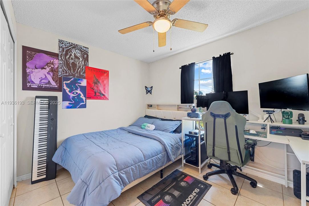 待售: $395,000 (3 贝兹, 2 浴室, 1900 平方英尺)