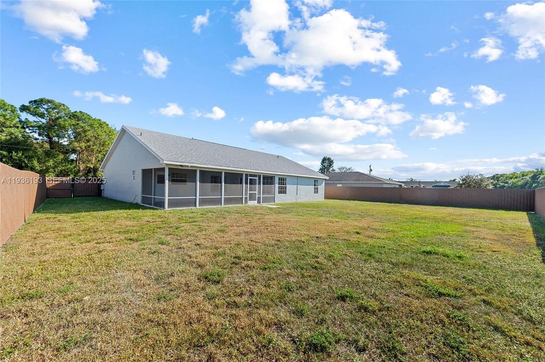 待售: $395,000 (3 贝兹, 2 浴室, 1900 平方英尺)