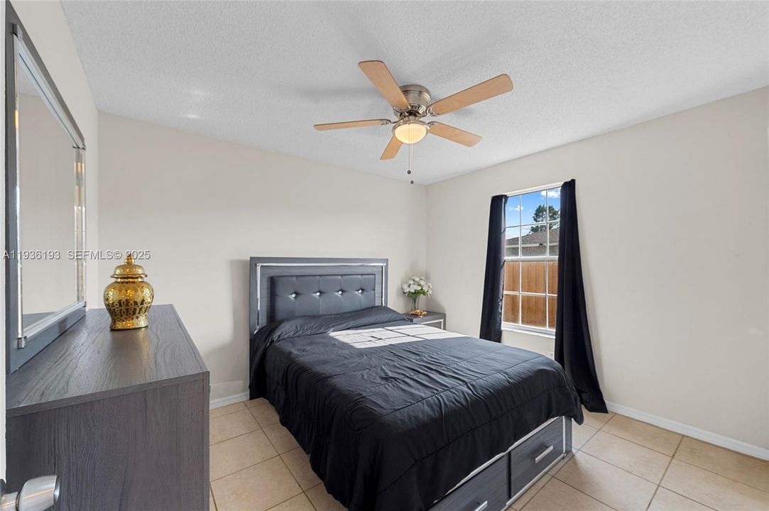 待售: $395,000 (3 贝兹, 2 浴室, 1900 平方英尺)