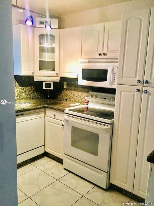 В аренду: $3,100 (3 спален, 2 ванн, 1650 Квадратных фут)