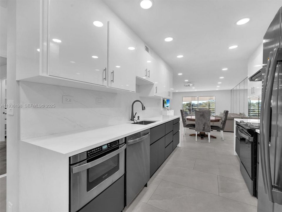 待售: $365,000 (2 贝兹, 2 浴室, 1157 平方英尺)