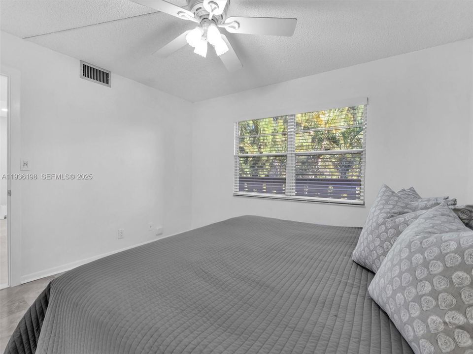 待售: $365,000 (2 贝兹, 2 浴室, 1157 平方英尺)