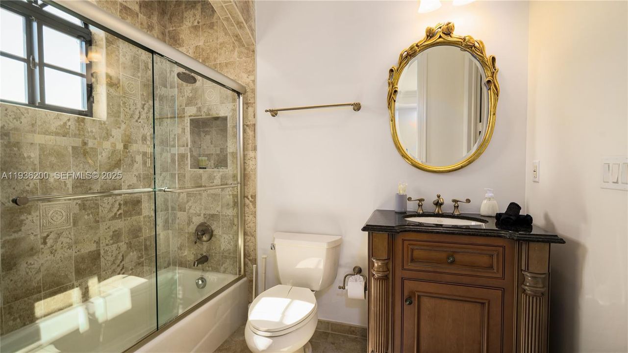 En Renta: $23,995 (8 camas, 5 baños, 4958 Pies cuadrados)