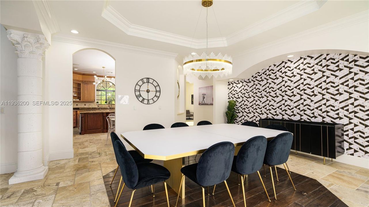 En Renta: $23,995 (8 camas, 5 baños, 4958 Pies cuadrados)