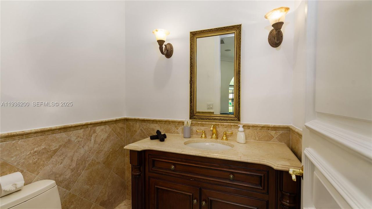 En Renta: $23,995 (8 camas, 5 baños, 4958 Pies cuadrados)