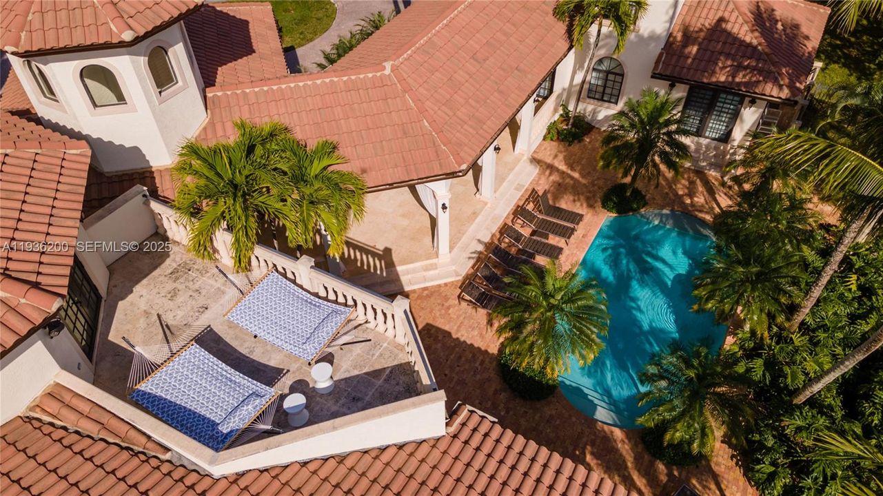 En Renta: $23,995 (8 camas, 5 baños, 4958 Pies cuadrados)