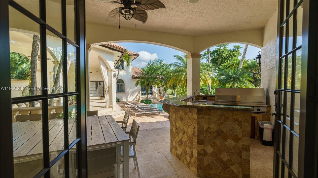 En Renta: $23,995 (8 camas, 5 baños, 4958 Pies cuadrados)