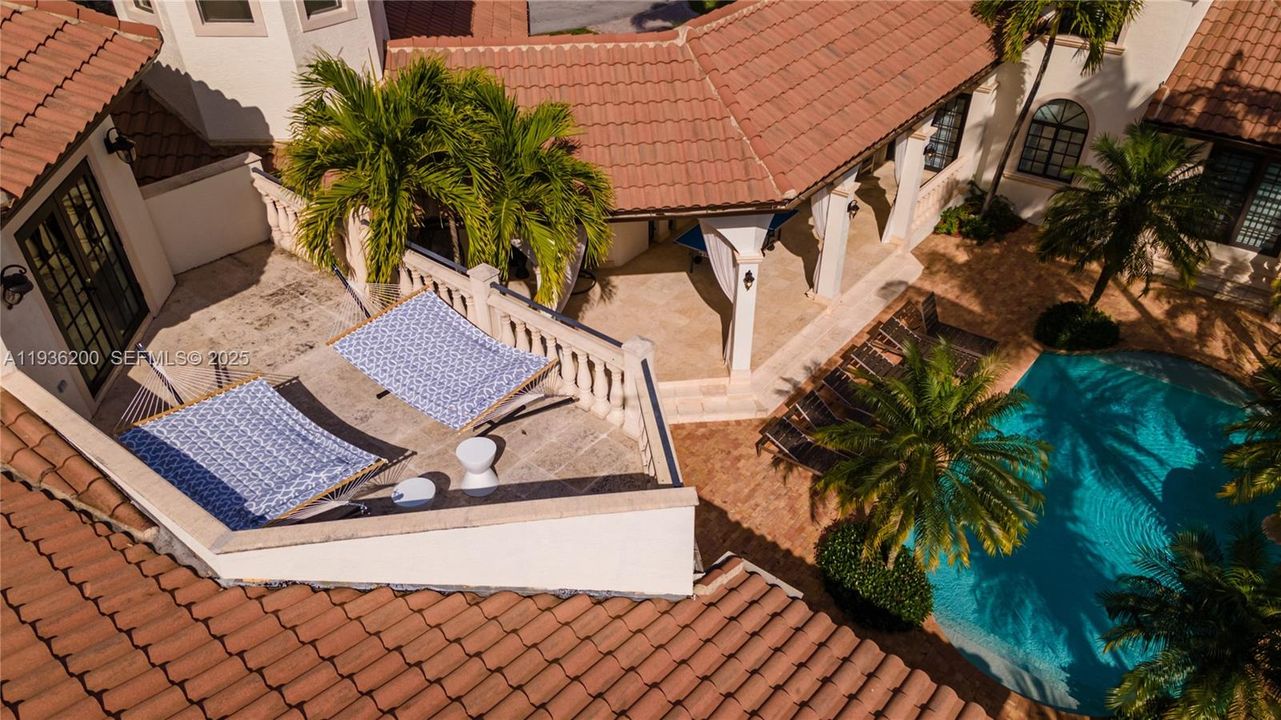 En Renta: $23,995 (8 camas, 5 baños, 4958 Pies cuadrados)